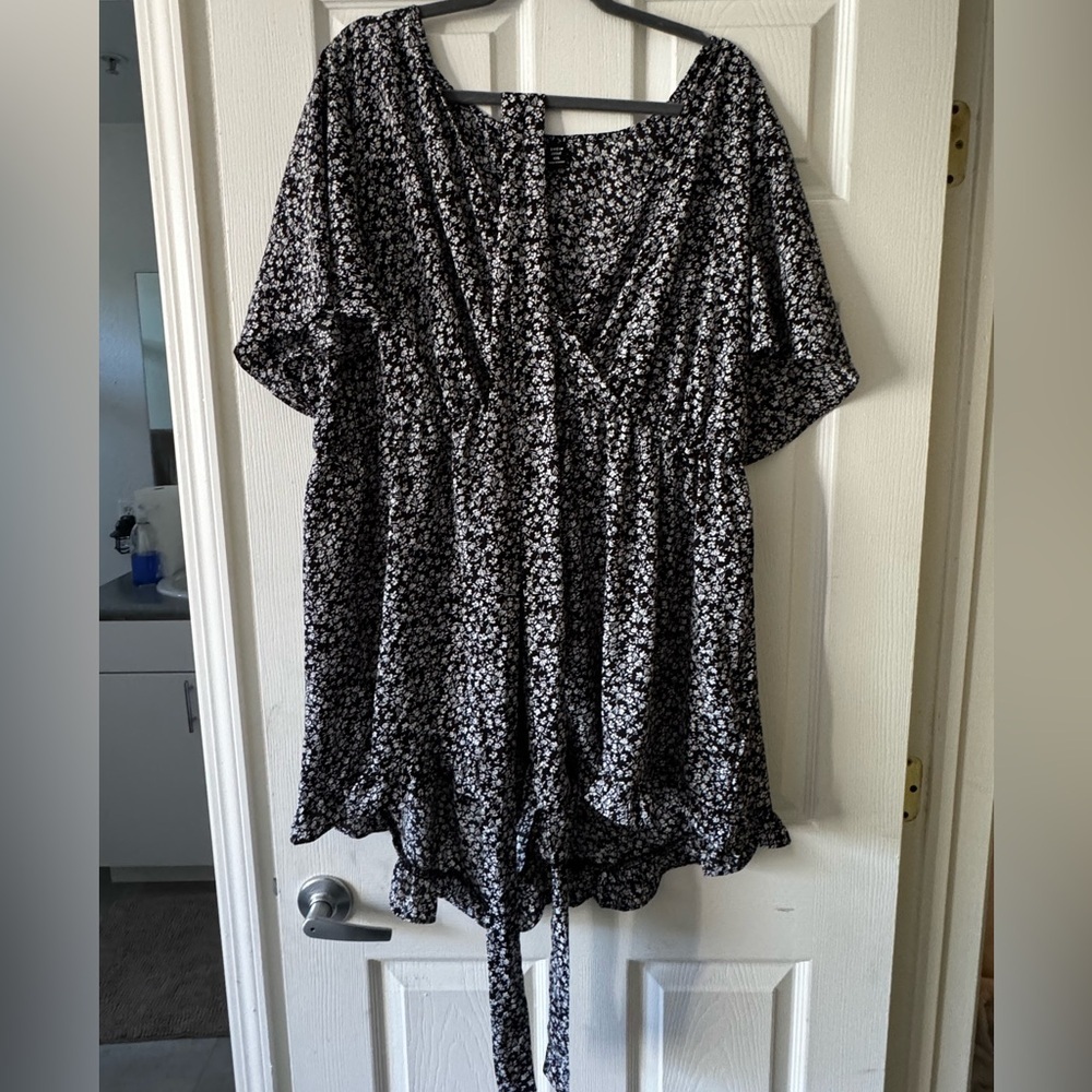 Shein Curve Women's Black Floral Romper